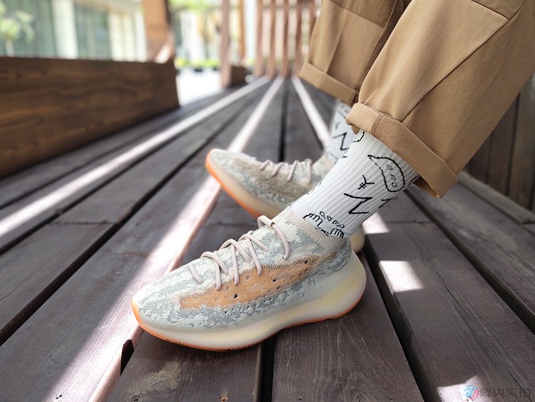 烽火adidas yeezy boost 380 阿迪达斯蜜桃粉 椰子380 跑步鞋 gy2649