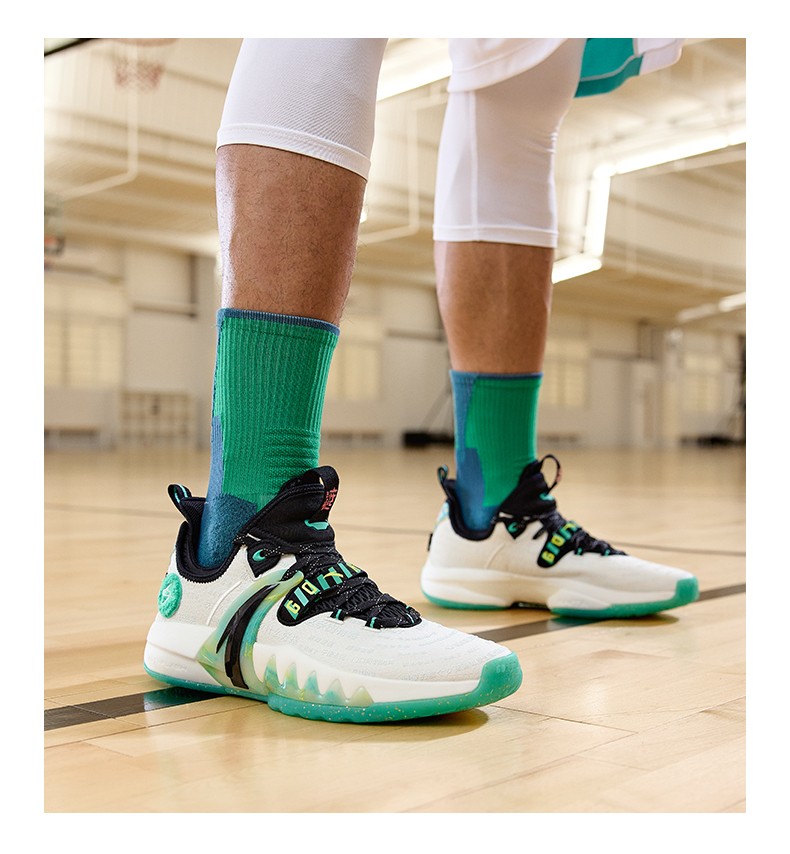 安踏篮球鞋夏季新款男联名海沃德2代gh2夜光专业低帮实战球鞋