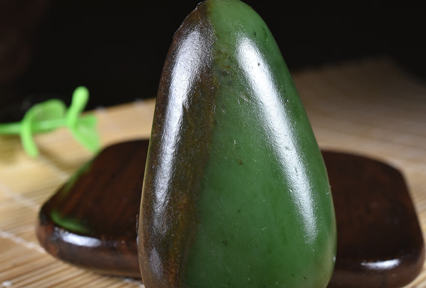 万年黑皮 细润【碧玉罕见原石】和田玉碧玉原石挂件39克