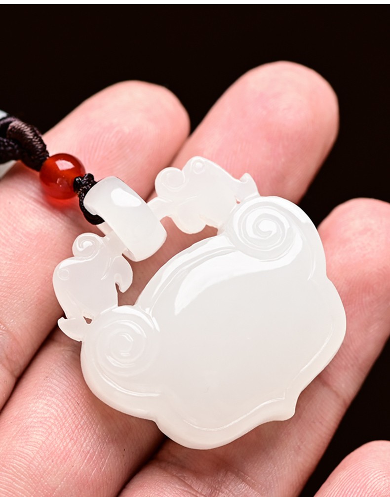 玉等我和田玉羊脂白玉平安锁玉吊坠挂件女款玉佩项链玉石毛衣链