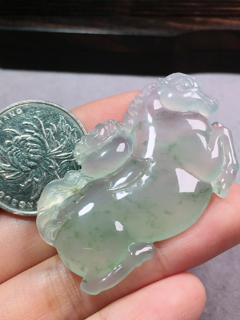 绿翠天成翡翠飘绿底色马上有钱吊坠缅甸天然a货翡翠送礼生日礼物女款