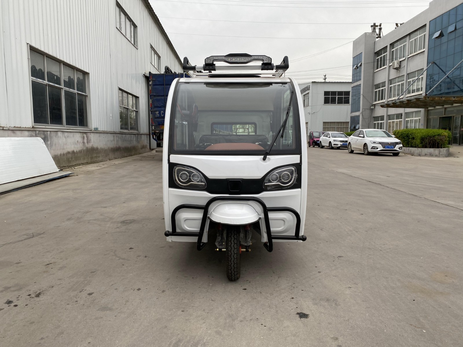 新款全半封闭电动三轮车带棚电瓶车成人家用代步车女性三轮车皮卡高配