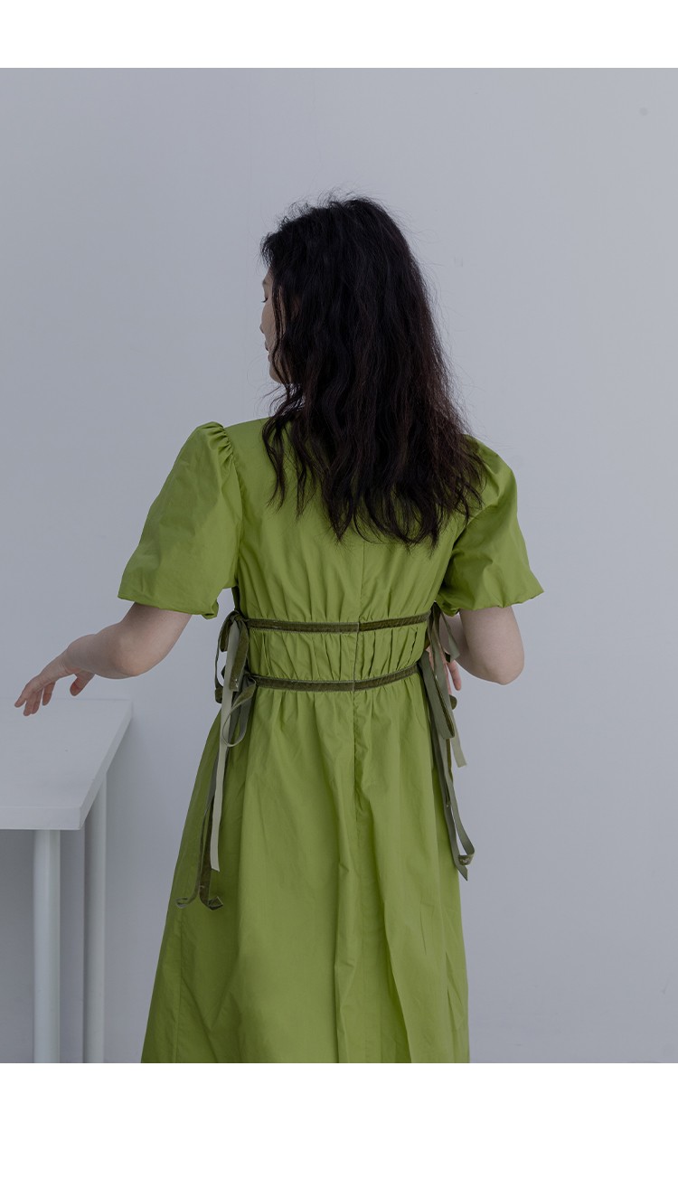 eggka法式复古v领连衣裙女夏季2022新款泡泡袖褶皱收腰中长款裙子深