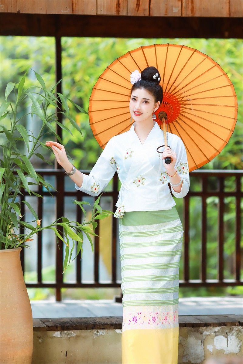 沙芭利少数民族傣族服饰刺绣小花上衣清爽筒裙传统傣泐傣装夏季新品