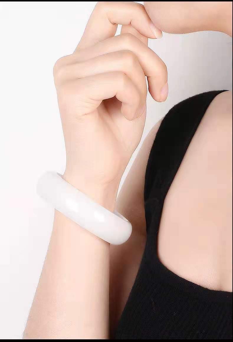 宛玉妍新疆羊脂白玉手镯女和田白玉圆条手镯天然真玉镯子礼物不知道