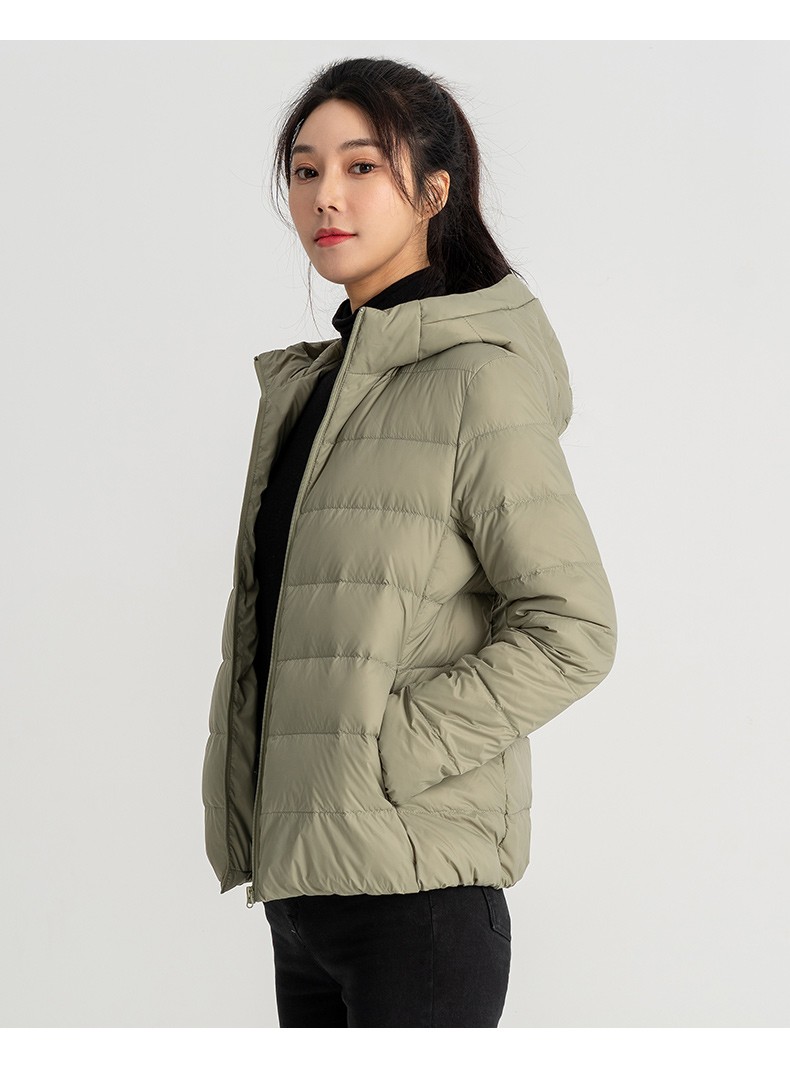 雪中飞2021秋冬新款女式羽绒服短款羽绒服女连帽时尚轻薄宽松运动休闲