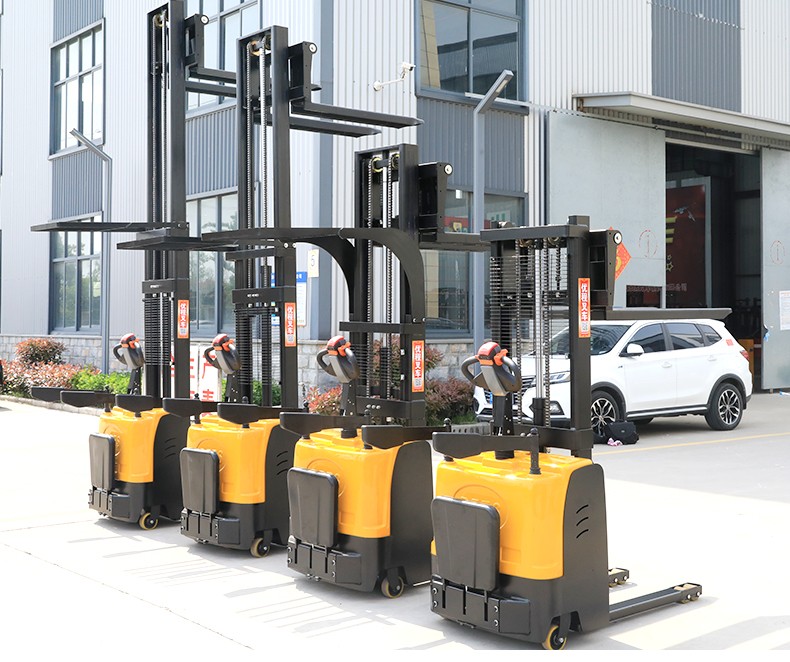 优程全电动叉车插腿式堆高车液压装卸车15吨升高小型站驾式铲车站驾式