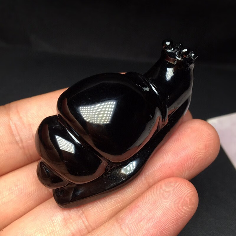 震昊天然翳珀蜗牛吊坠 寓意安居乐业 立体雕刻 无杂裂 造型饱满 精美