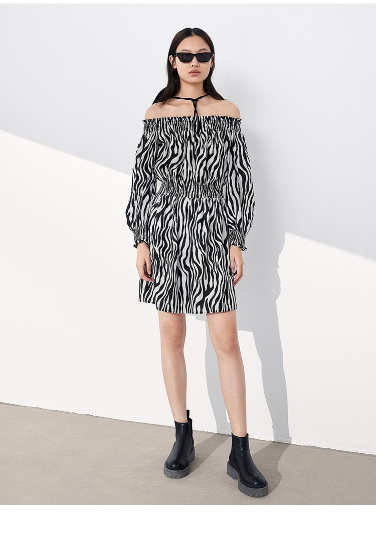 moco2021夏季新品斑马纹路露肩连衣裙mba2drst26摩安珂动物斑纹s160