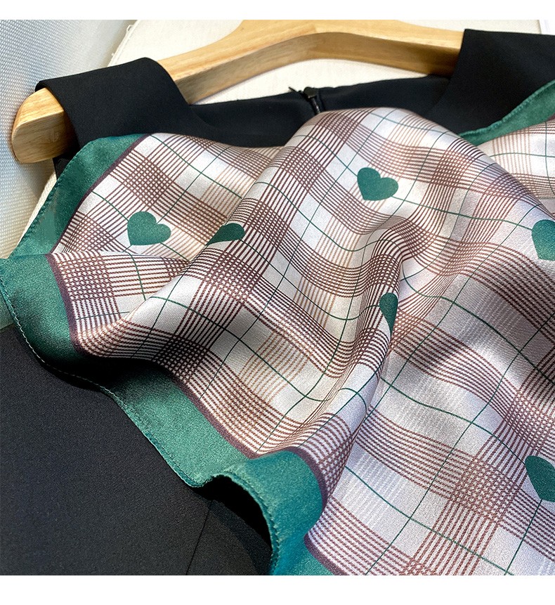 jedmviss 真丝小方巾女丝巾桑蚕丝围巾妈妈夏季薄款护脖子防晒 爱心