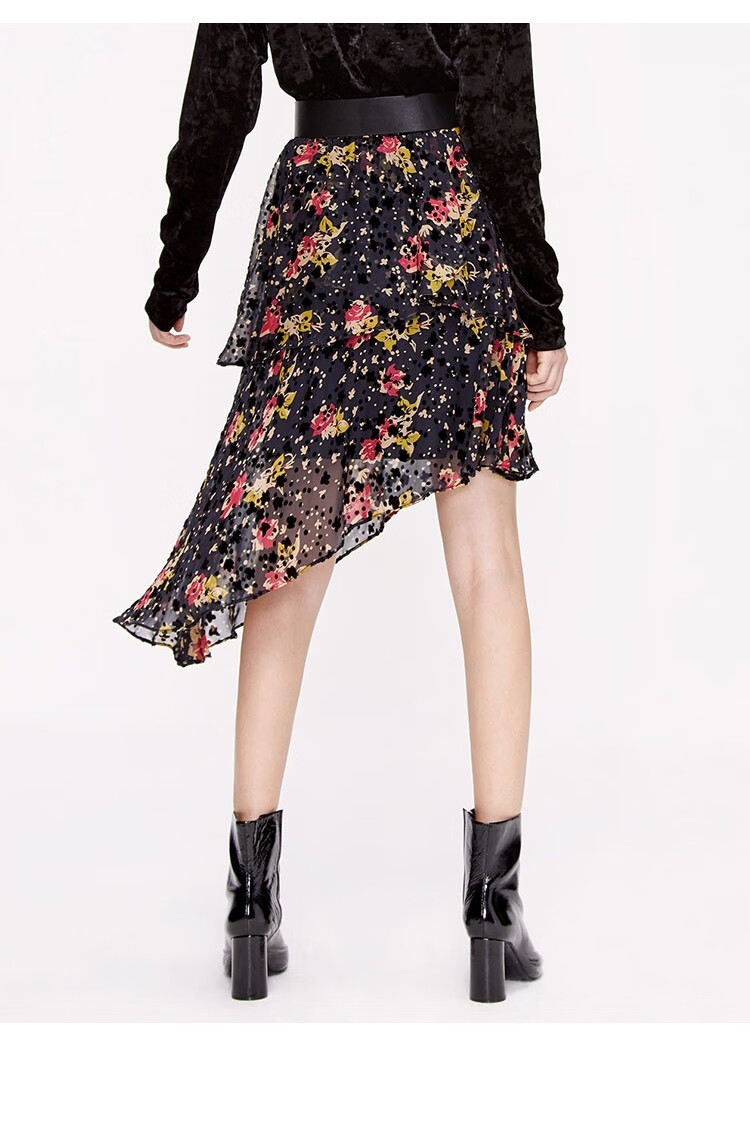 moco冬季新品复古印花半身裙不规则裙摆摩安珂黑底混合印花m165