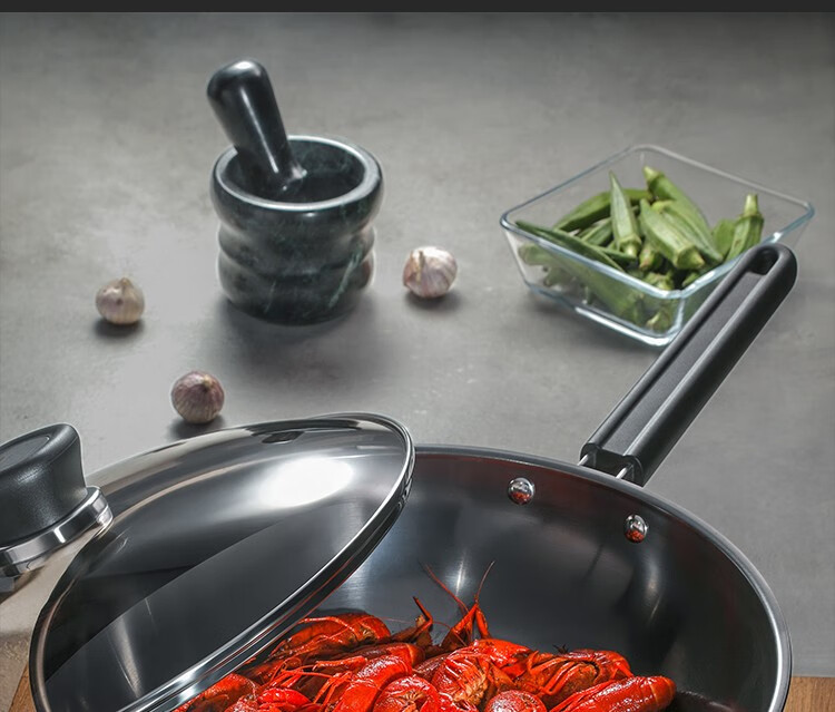 美国康宁world kitchen厨房系列精铁炒锅32cm带盖黑色 厨神系列精铁