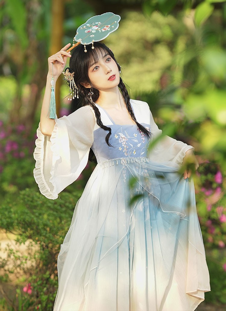 韩蔓语改良汉服女连衣裙夏2022新款女装汉元素古风重工刺绣改良汉服