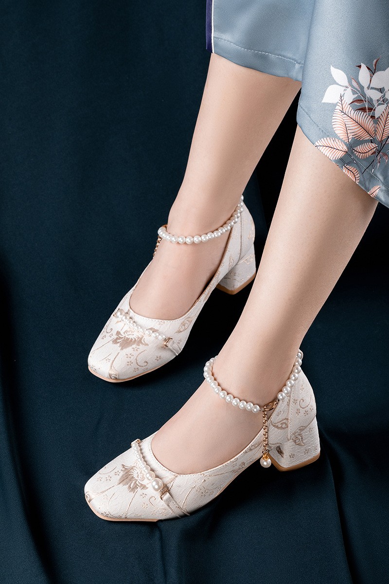 绣花高跟鞋女细跟一字带尖头古风旗袍鞋半包头凉鞋夏季单鞋羽裳米色39