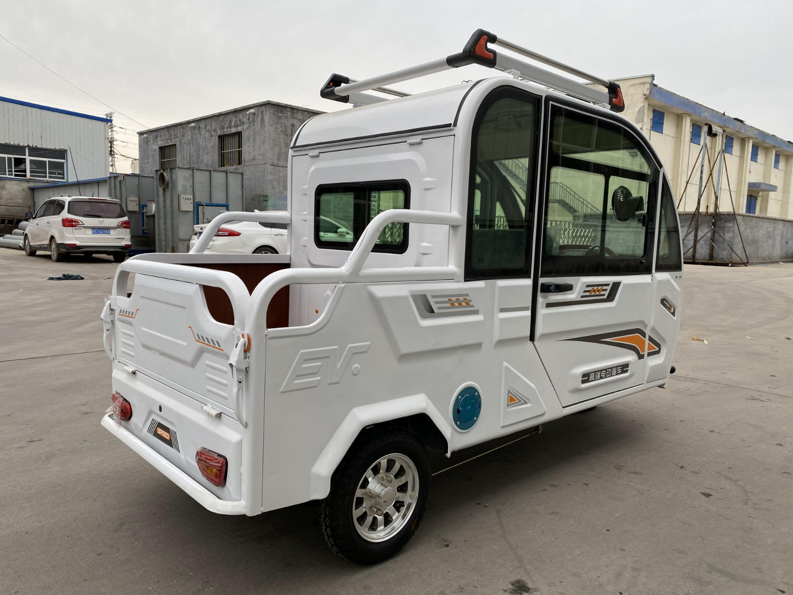 新款全半封闭电动三轮车带棚电瓶车成人家用代步车女性三轮车皮卡高配