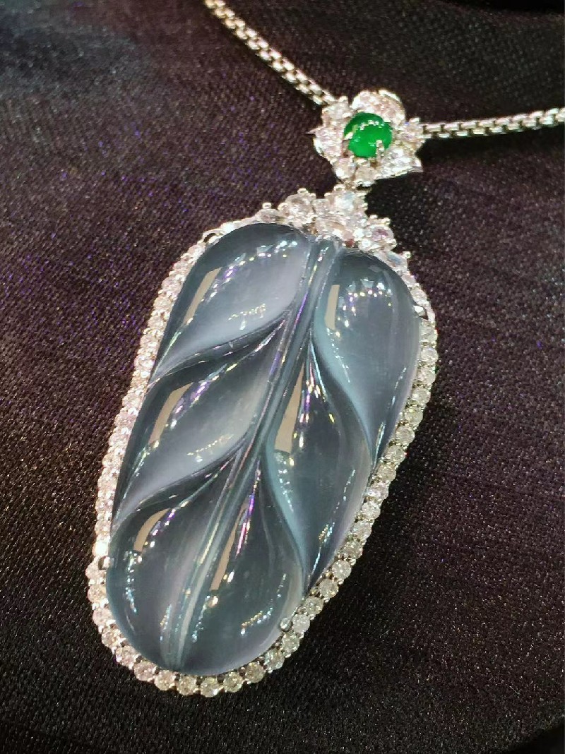 上市时间:2022年春季镶嵌材质:金镶嵌适用人群:女士证书:ngtc/国家