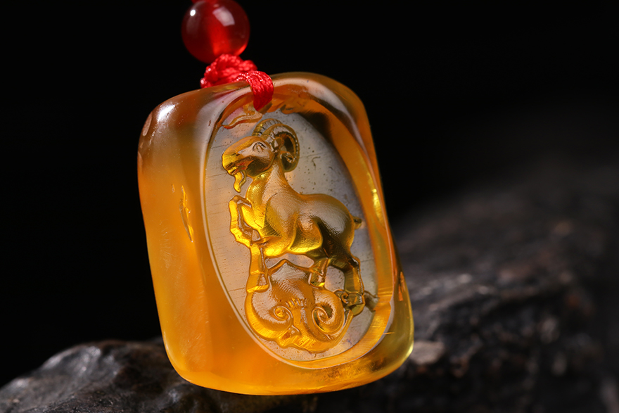 天然琥珀蜜蜡金珀原石独籽 喜气洋洋吉祥如意生肖羊属羊护身符守护神