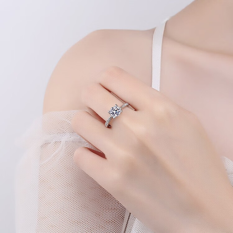 迪梵诗d色一克拉莫桑钻直臂牛头戒指女求婚订婚结婚开口钻戒定情信物