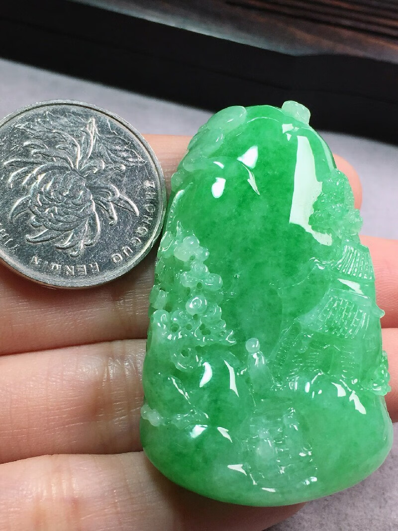 绿翠天成翡翠冰糯种阳绿山水牌吊坠缅甸a货翡翠玉石送礼生日礼物男款