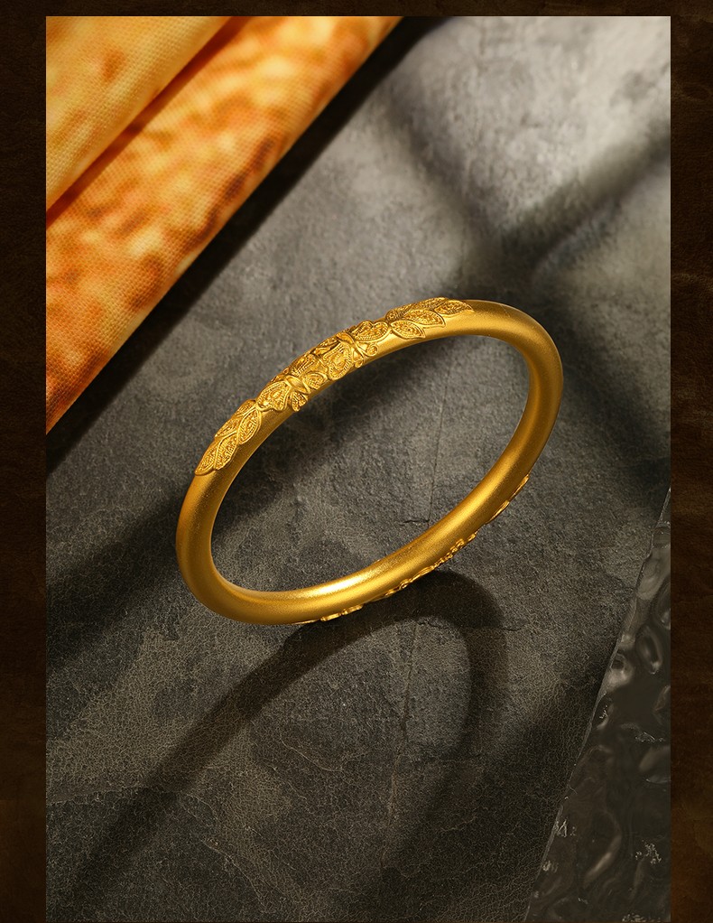 福喜顺古法黄金手镯足金9999浮雕蝶恋花半实心手环女按克传承金镯子女