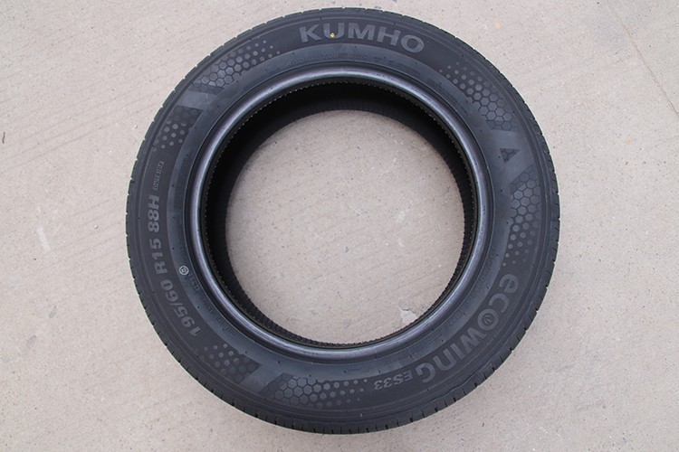 锦湖轮胎 195/60r15 适配比亚迪f3/吉利远景/花冠2011款/宝骏610/630