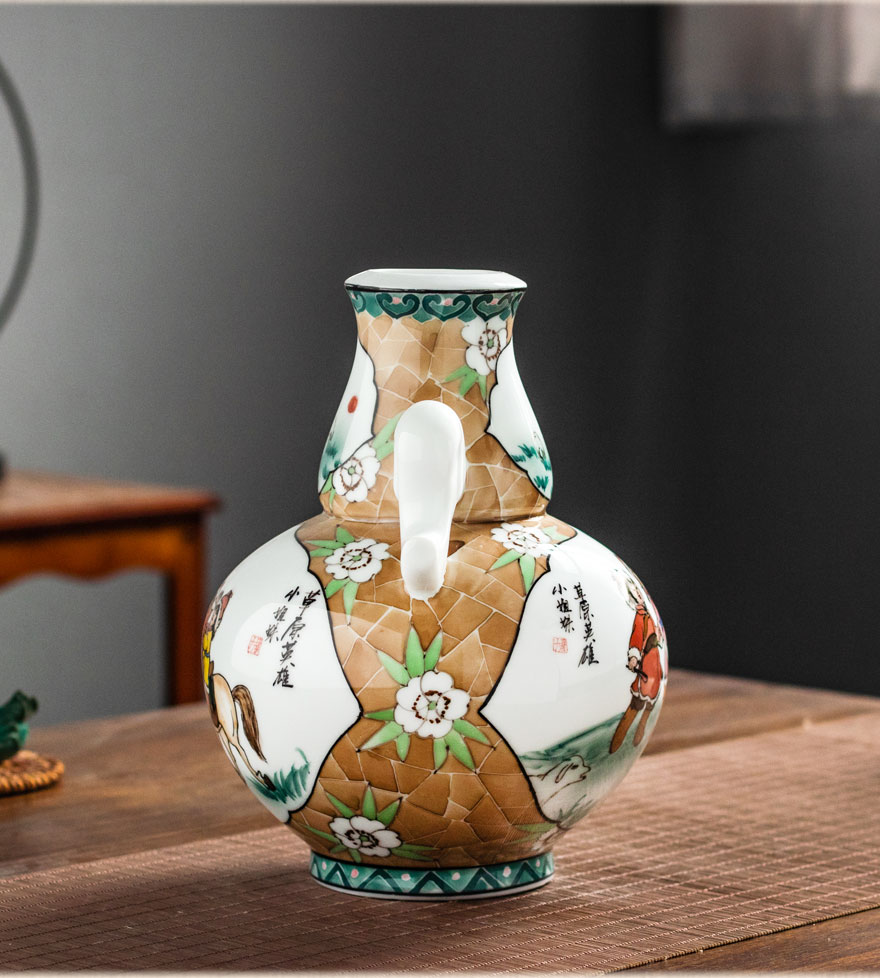 收藏件 系60-70年代陈列瓷洪江大球泥纯手绘双耳花瓶摆件