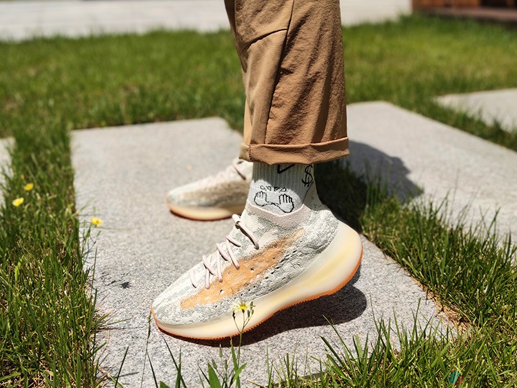 烽火adidas yeezy boost 380 阿迪达斯蜜桃粉 椰子380 跑步鞋 gy2649