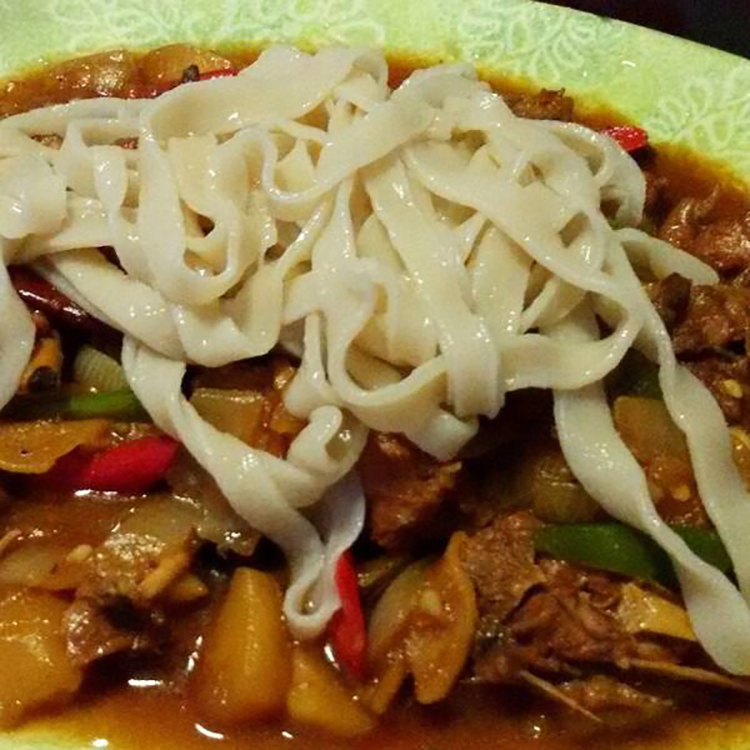 新疆特产苏贝尔大盘鸡面拌面挂面面手工面刀削宽面条拉条子大盘鸡面