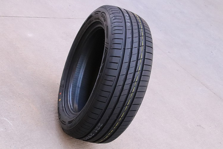 盾轮全新汽车轮胎持久耐用排水防滑盾轮24540r18ru06