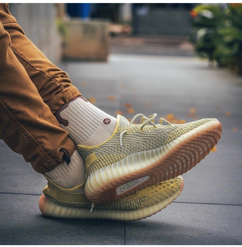 阿迪达斯adidas yeezy 350 v2脏黄 镂空 天使 欧洲限定椰子350 跑步鞋