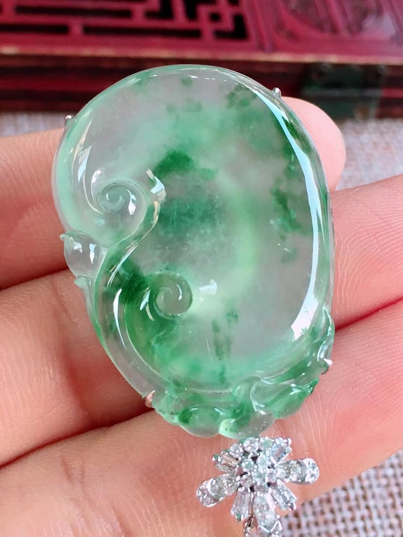 慈心缘冰绿如意吊坠翡翠18k金镶钻缅甸天然a货玉石珠宝首饰礼物整体