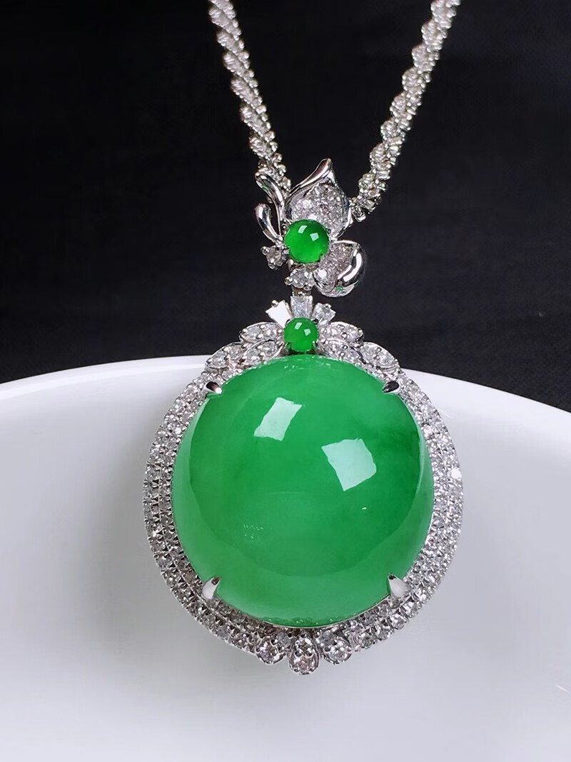 发源地冰阳绿鸽子蛋吊坠翡翠18k金镶钻缅甸天然a货玉石珠宝首饰整体