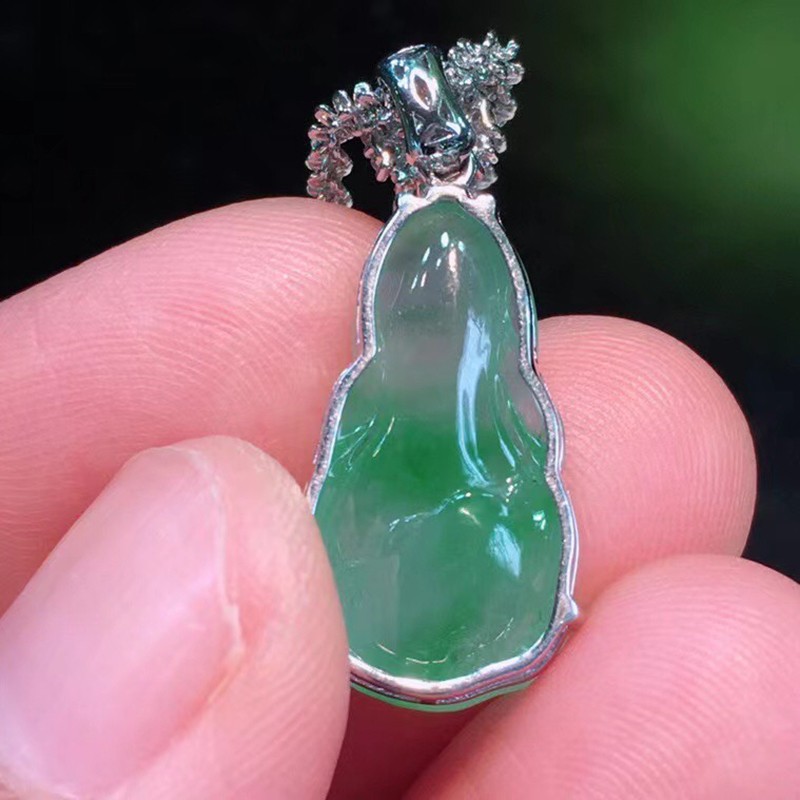 心偶玉翡翠玻璃种飘花白菜吊坠18k金镶嵌缅甸a货翡翠送礼生日礼物男女