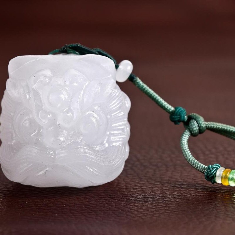 冰翠醒狮把件男女手持玉石手把车挂狮子小摆件黄玉炫
