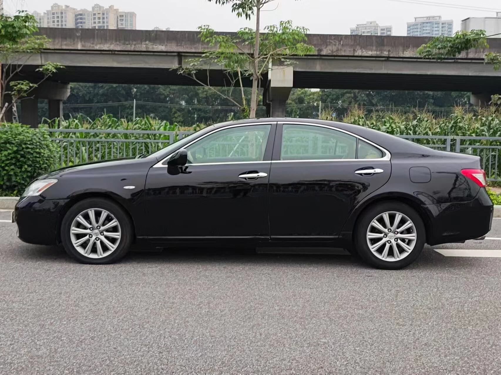 日本纯进口凌志es350轿车3.5排量一台