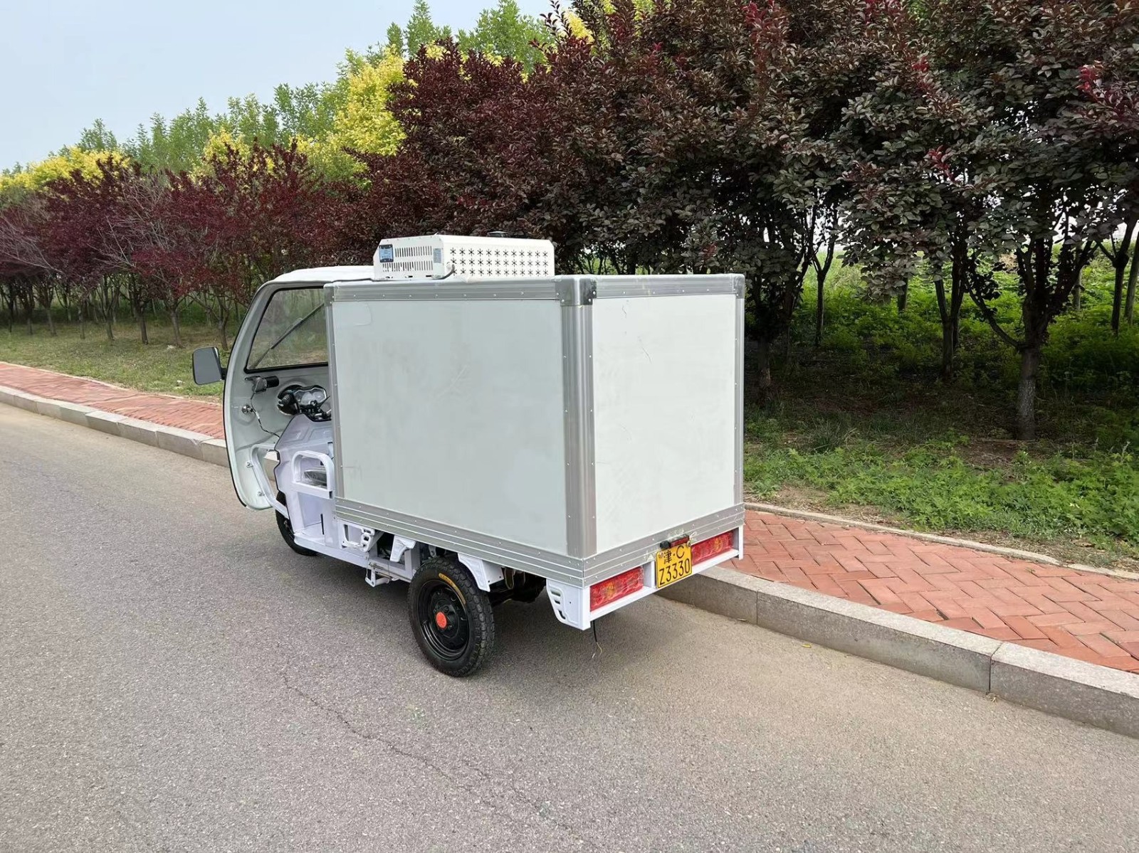 保温箱式电动三轮车送餐车保鲜车蔬菜配送车学校工厂医院送餐配送车宝