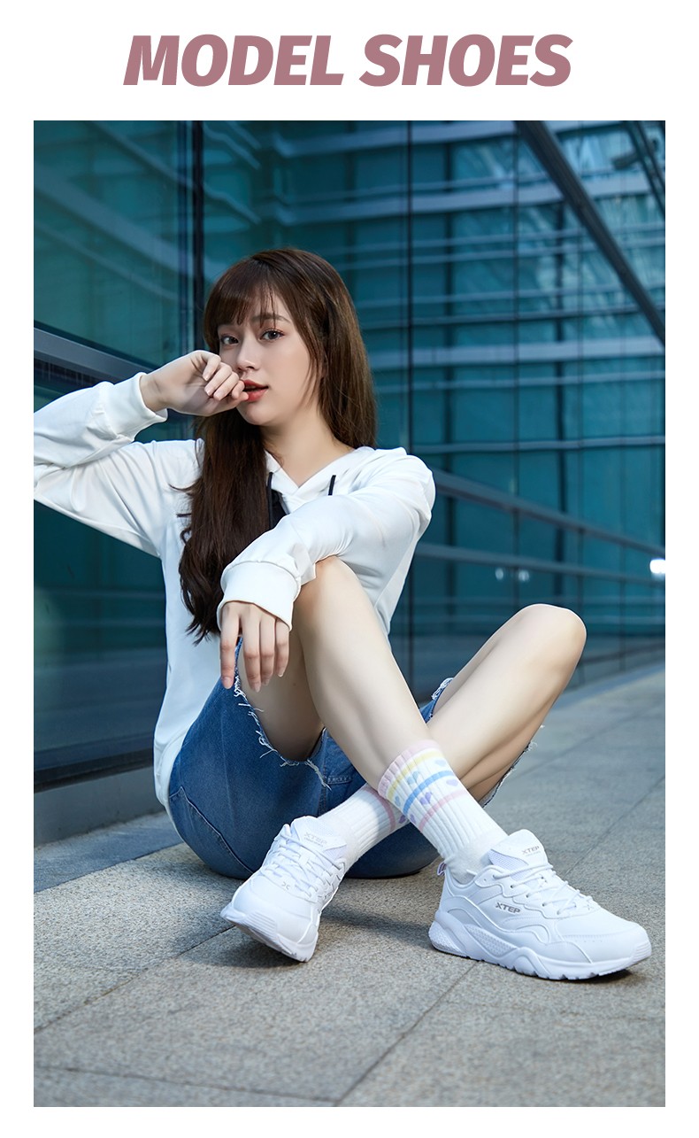 特步女鞋运动鞋女2022春夏季新款小白鞋皮面防水保暖舒适透气老爹鞋