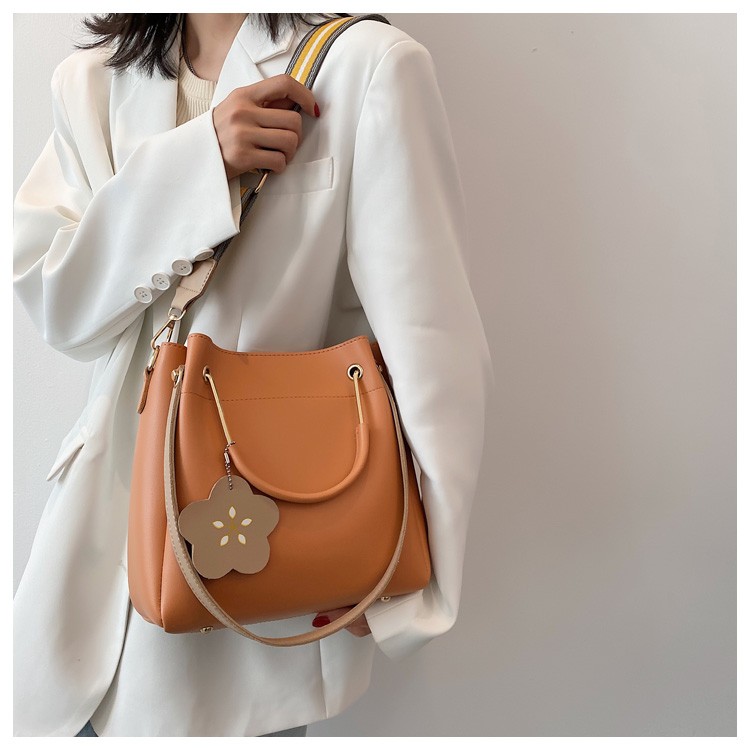 modo乌列高级感包包女夏2021新款夏季通勤大容量单肩斜挎包百搭手提