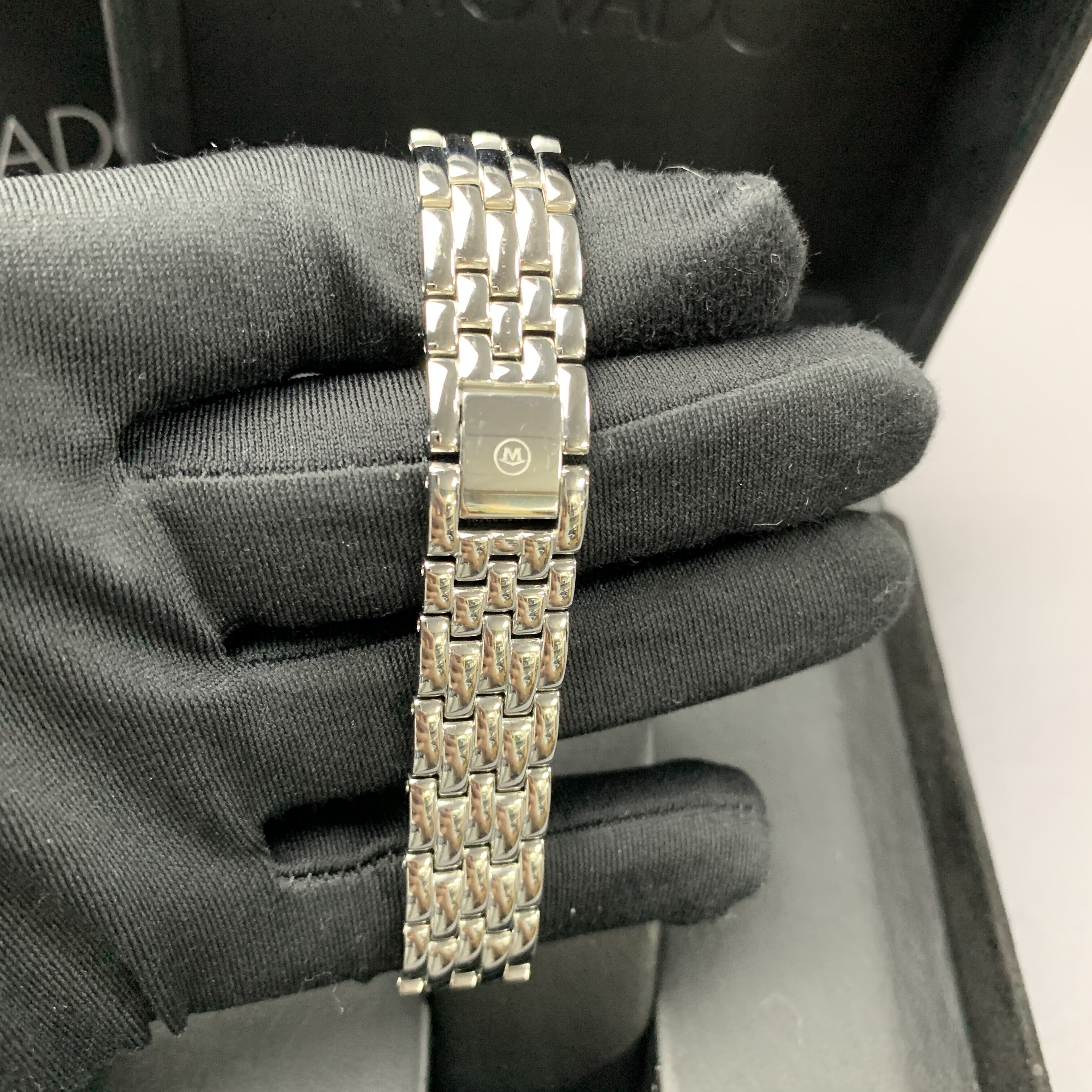 标的28:movado摩凡陀 石英手表 表径26mm