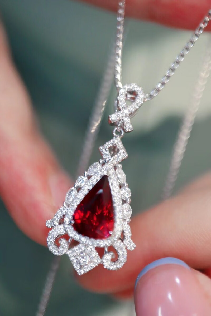 南洋半岛鸽血红宝石珠宝项链吊坠女士锁骨链18k金镶钻名媛气质主石235