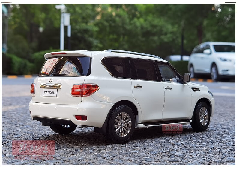 原厂1:18 日产尼桑 途乐 patroly62越野suv 7座合金汽车模型车模 白色