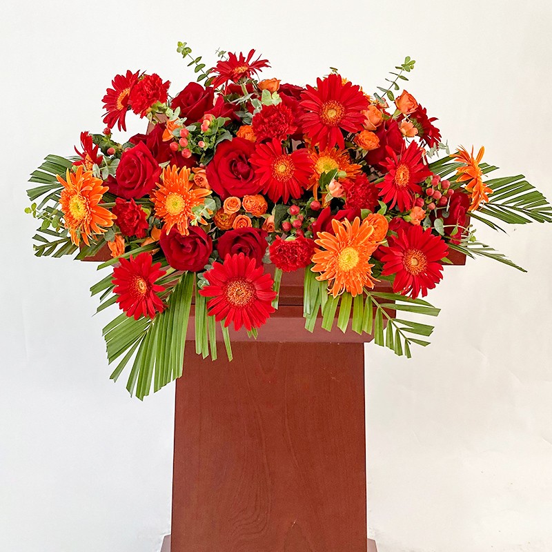 欣尚鲜花商务台花会议桌花签约鲜花宴会鲜花会议讲台花全国同城配送