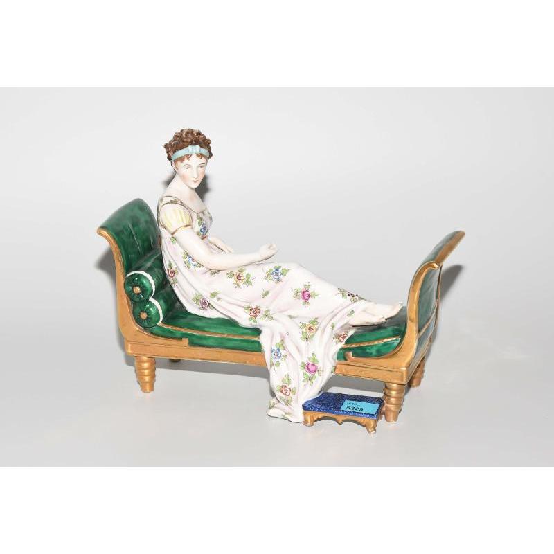 人物 图林根州,20世纪初瓷器,彩绘多彩和金色装饰. recamier夫人.