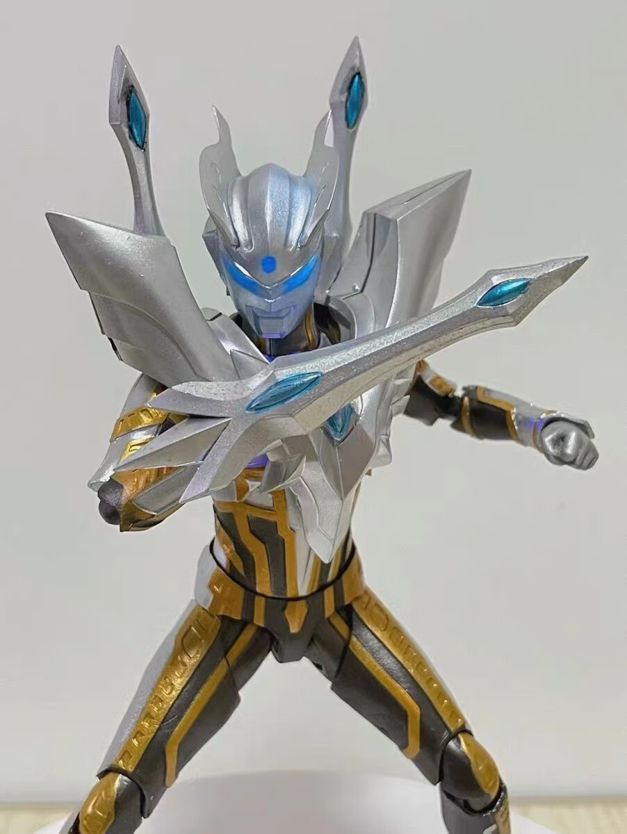 shf黄金赛罗奥特曼玩具终极闪耀形态儿童关节可动磁控发光版人偶手办