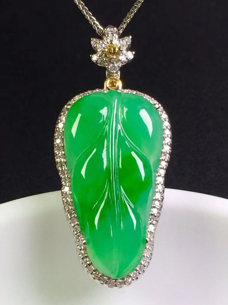 绿翠天成 翡翠冰种阳绿树叶叶子吊坠 18k金镶嵌珠宝首饰冰种翡翠缅甸