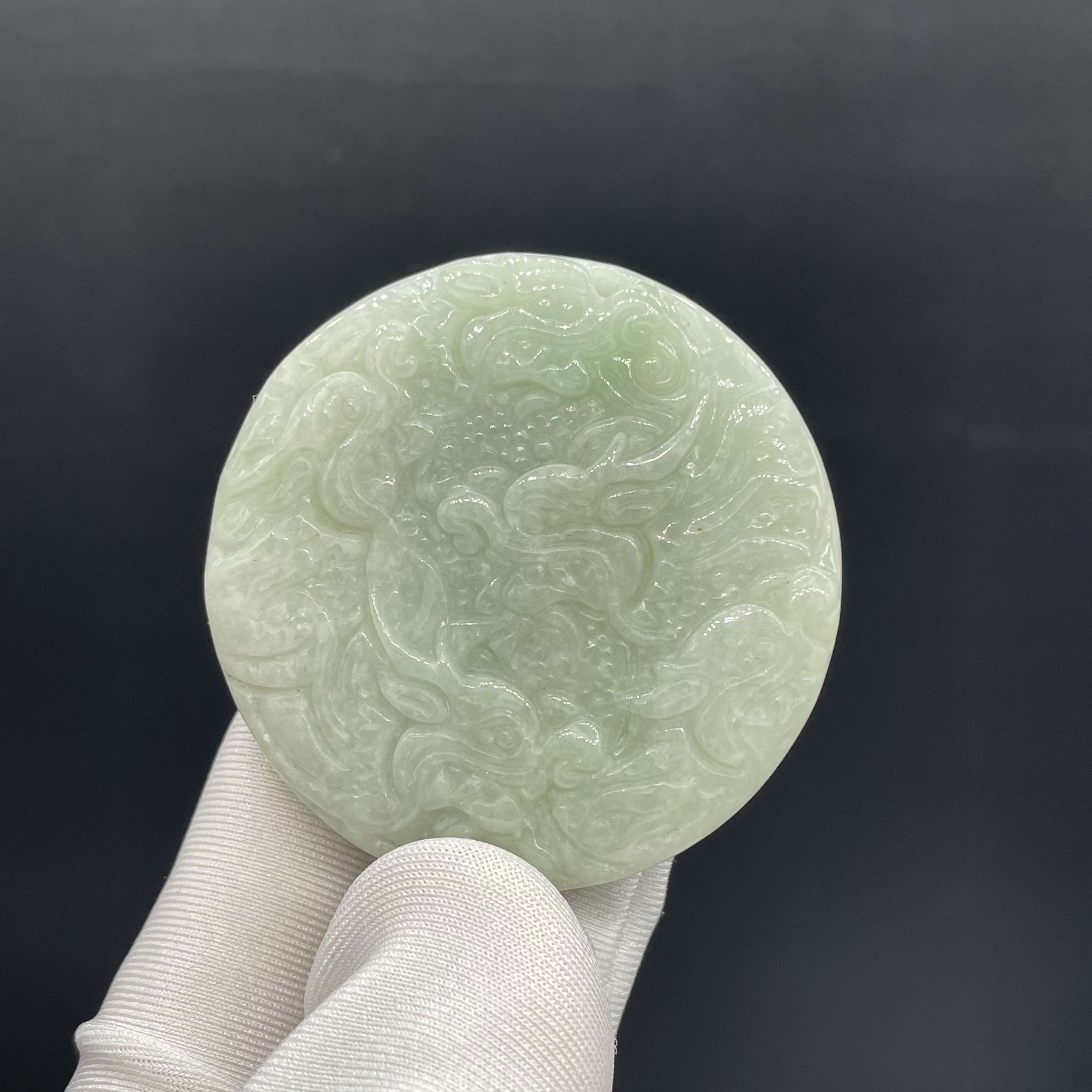 天然a货正品翡翠男女通用款精美雕刻圆形龙牌油润细腻送礼佳品带证书