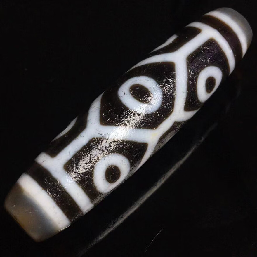 九眼天珠 材质:天珠 尺寸:70x18mm 重量:35.6g