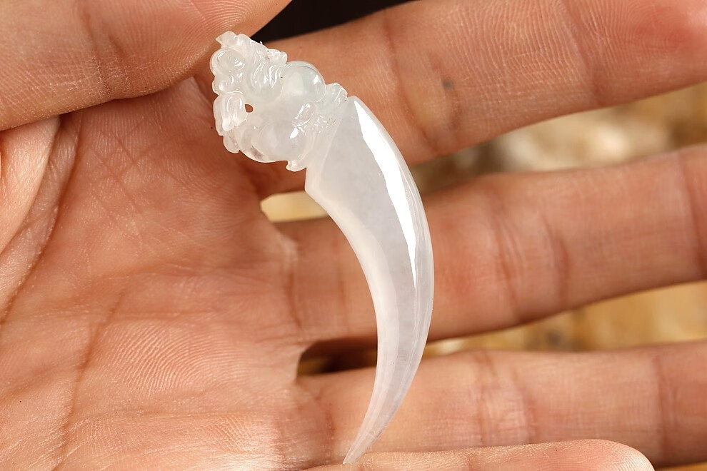 石之富缅甸天然翡翠a货冰种仿古龙牙玉吊坠675克