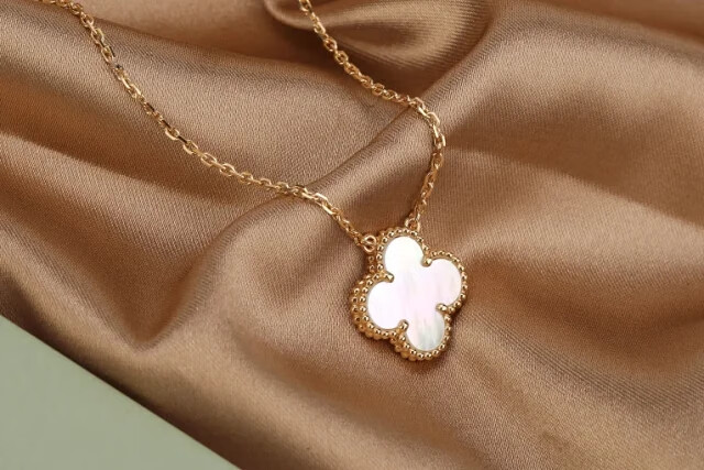 9成新梵克雅宝幸运四叶草18k黄金珍珠母贝中号项链ja386478 链长42cm