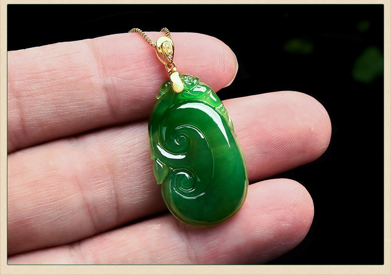 好聚多碧玉吊坠女玉如意挂坠和田玉菠菜绿18k黄金扣镶